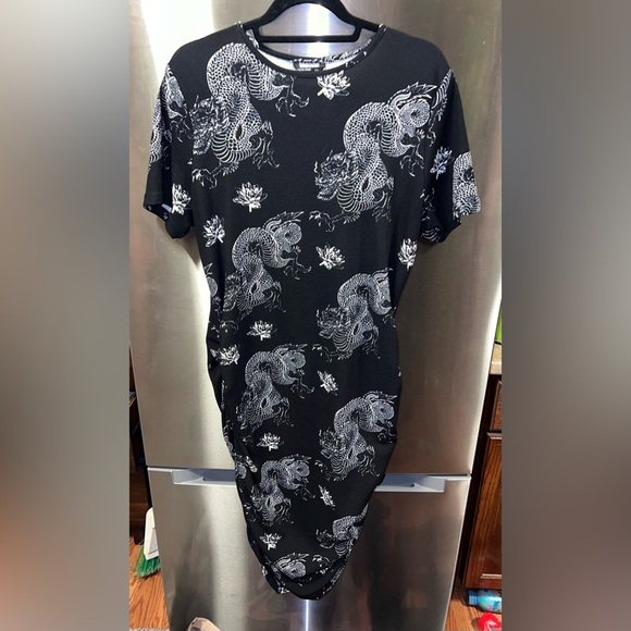 Black and white dragon detail dress - Picture 1 of 4